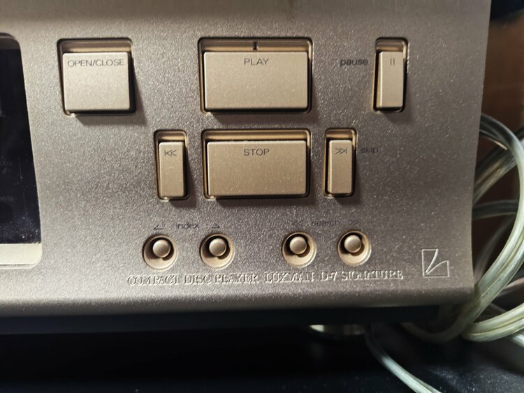 LUXMAN D7（オーディオ・スピーカー）の商品画像 - 査定依頼日：2026年2月1日 - 最高査定価格：70,000円