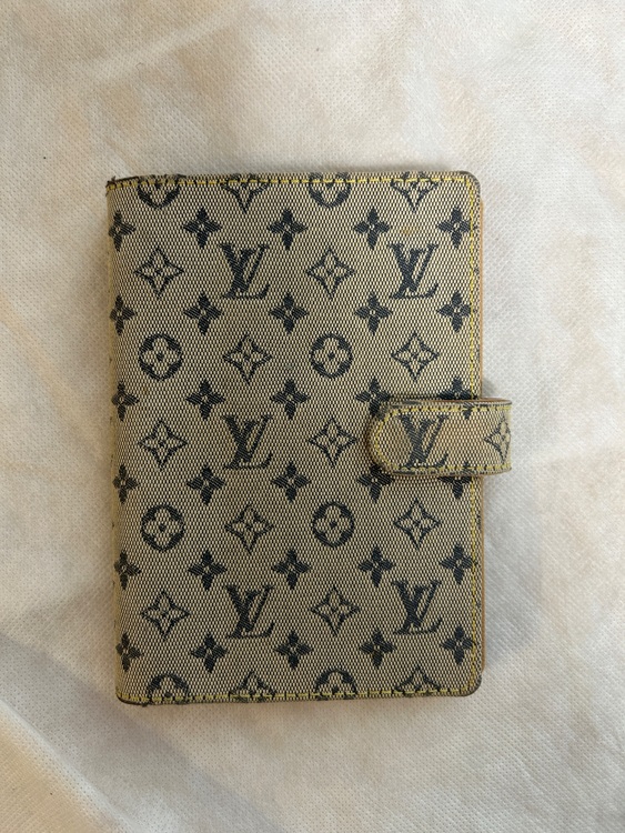 手帳（ブランド財布・小物）の商品画像 - 査定依頼日：2025年10月21日 - 最高査定価格：4,500円