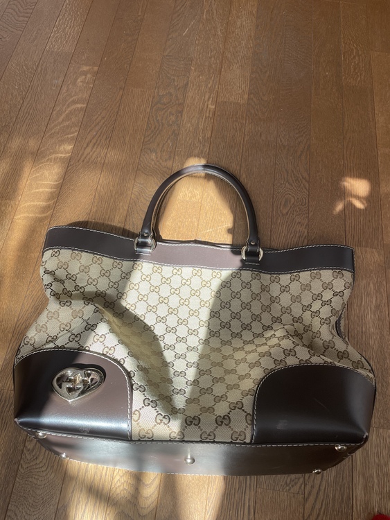 ハンドバッグ（ブランドバッグ）の商品画像 - 査定依頼日：2022年3月14日 - 最高査定価格：50,000円