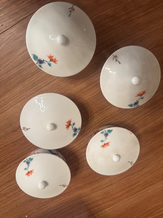 13代柿右衛門　湯呑み（美術品・骨董品）の商品画像 - 査定依頼日：2026年1月31日 - 最高査定価格：8,000円