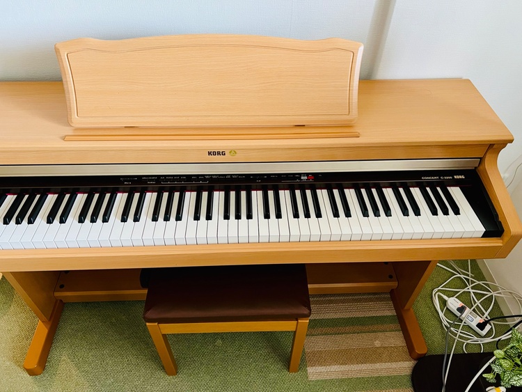 KORG C-3200 CONCERT 純正イス付き（ピアノ・楽器・PA機材）の商品画像 - 査定依頼日：2026年4月19日 - 最高査定価格：10,000円