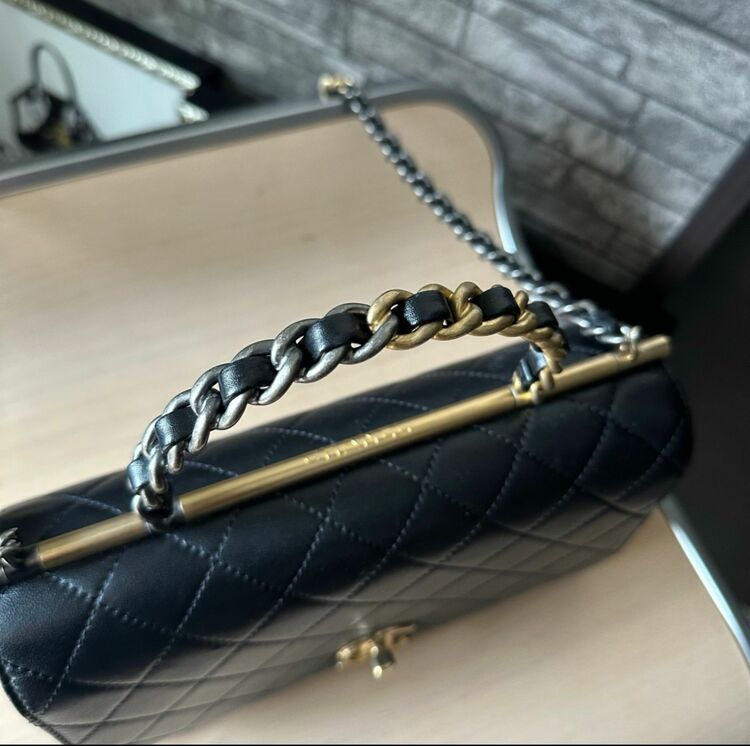 トップハンドルチェーンショルダー（ブランドバッグ）の商品画像 - 査定依頼日：2025年6月11日 - 最高査定価格：400,000円