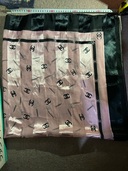 スカーフ　ピンク✖️黒（古着・ファッション）の商品画像 - 査定依頼日：2025年8月9日 - 最高査定価格：3,000円