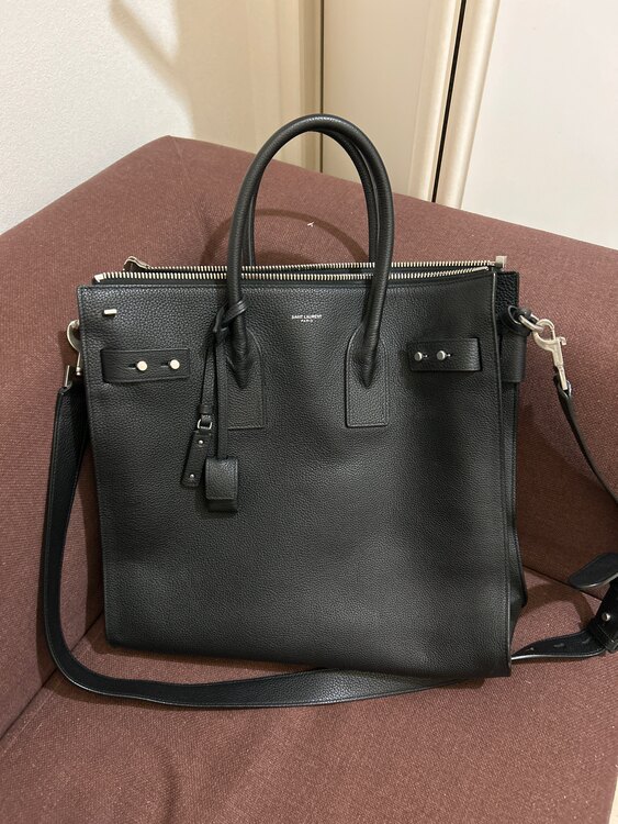 イブサンローラン  （ブランドバッグ）の商品画像 - 査定依頼日：2025年4月9日 - 最高査定価格：80,000円