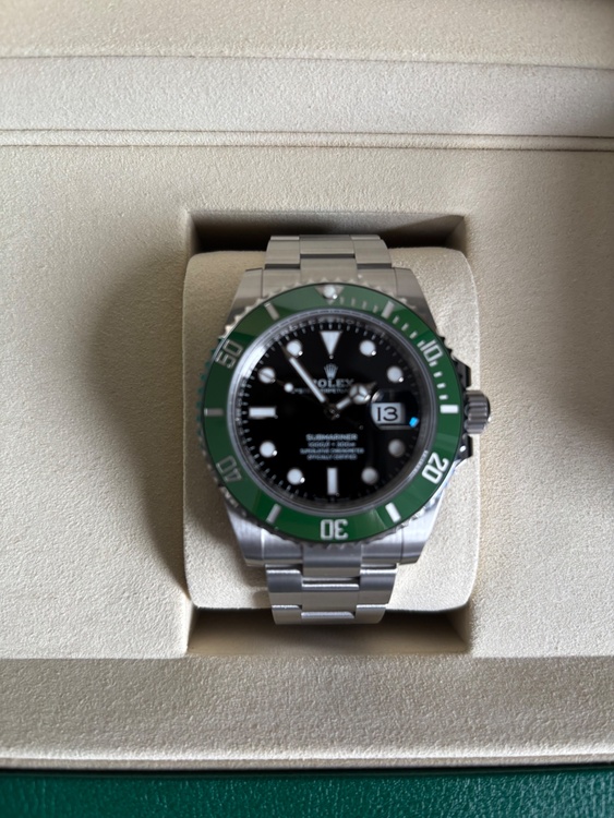 ロレックス サブマリーナー 126610Lv（高級時計）の商品画像 - 査定依頼日：2026年3月13日 - 最高査定価格：2,550,000円