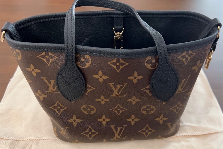 インサイドアウトBB M12099（ブランドバッグ）の商品画像 - 査定依頼日：2026年2月17日 - 最高査定価格：290,000円