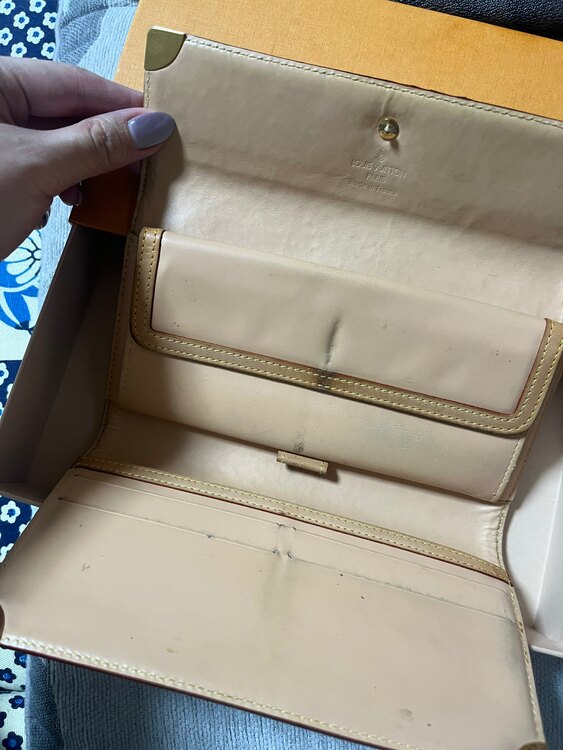 サイフ（ブランド財布・小物）の商品画像 - 査定依頼日：2025年4月30日 - 最高査定価格：500円