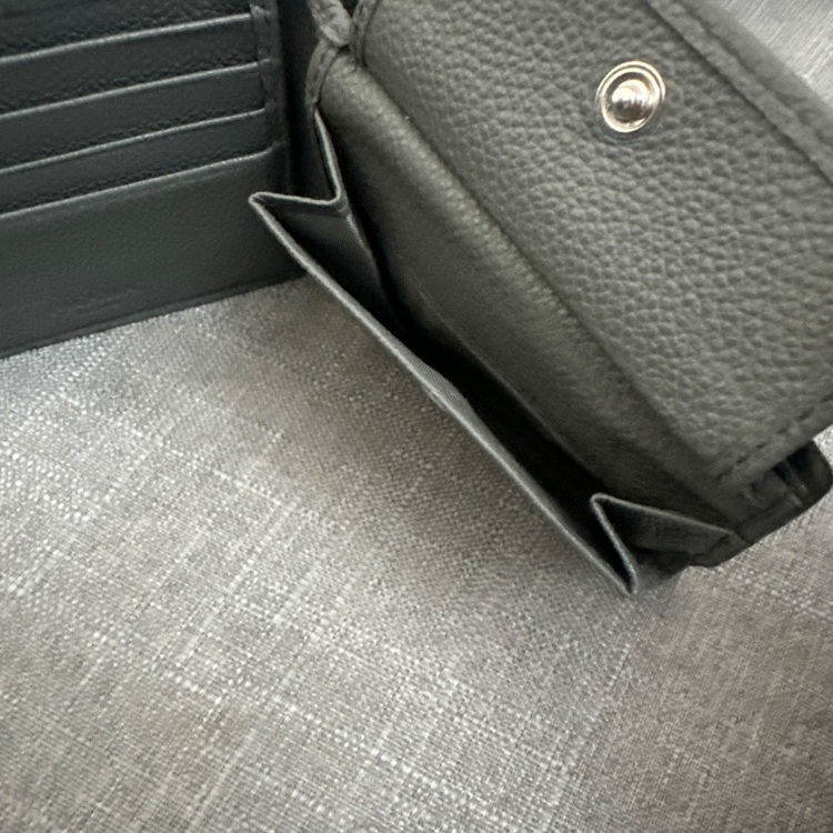 プラダ  （ブランドバッグ）の商品画像 - 査定依頼日：2025年8月30日 - 最高査定価格：30,000円