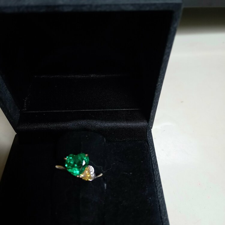 エメラルドリング（宝石）の商品画像 - 査定依頼日：2026年3月10日 - 最高査定価格：250,000円