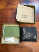 メンズ二つ折り財布（ブランド財布・小物）の商品画像 - 査定依頼日：2025年2月3日 - 最高査定価格：10,000円