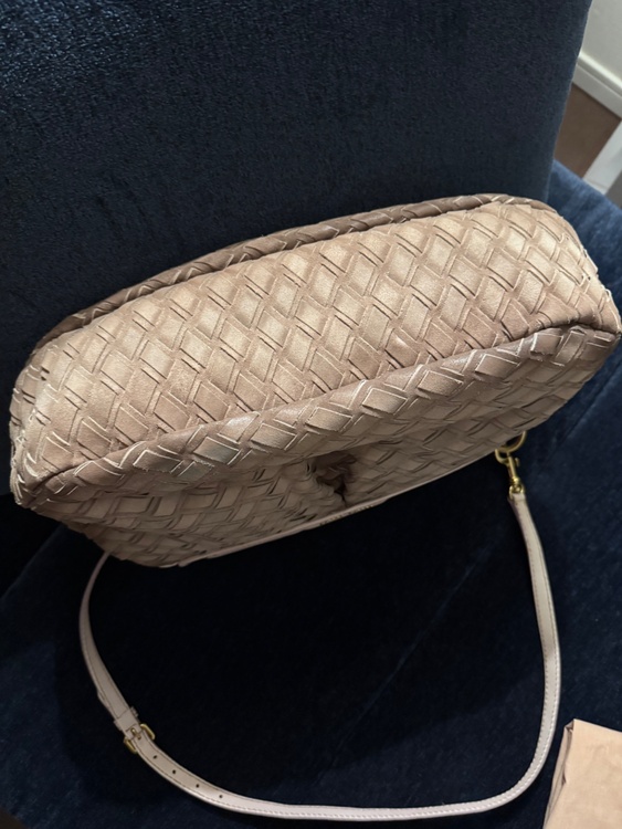 ミュウミュウ  （ブランドバッグ）の商品画像 - 査定依頼日：2025年12月14日 - 最高査定価格：33,000円