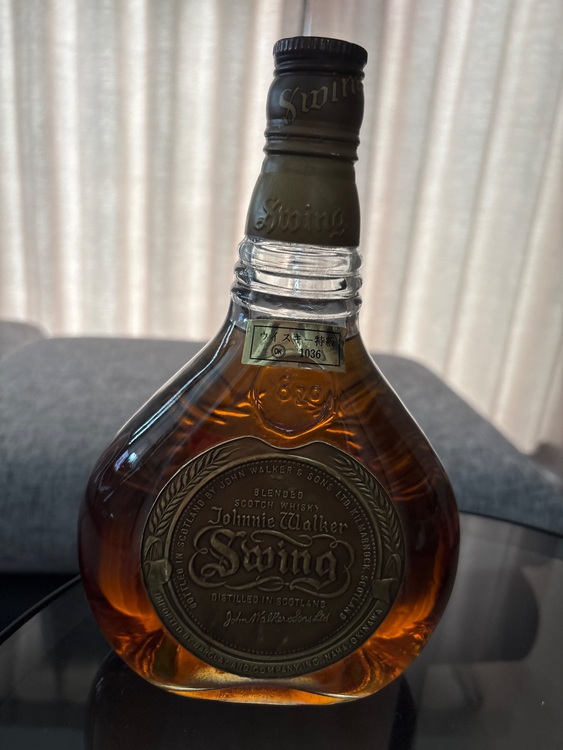 ジョニーウォーカー　スウィング（お酒）の商品画像 - 査定依頼日：2025年7月8日 - 最高査定価格：4,000円