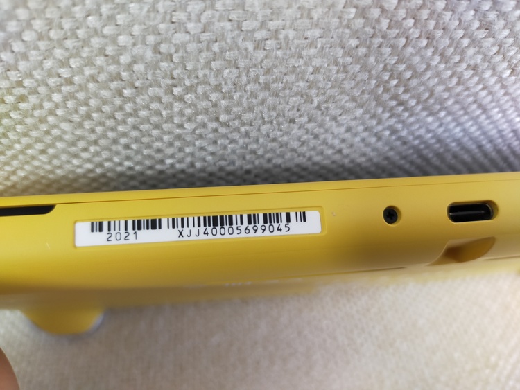 NintendoSwitchライト（ゲーム機本体・ゲームソフト）の商品画像 - 査定依頼日：2022年3月6日 - 最高査定価格：9,500円