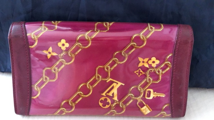 長財布（ブランドバッグ）の商品画像 - 査定依頼日：2022年6月6日 - 最高査定価格：18,000円