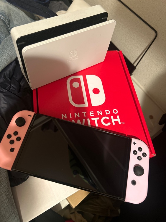 Switch有機EL（ゲーム機本体・ゲームソフト）の商品画像 - 査定依頼日：2025年10月30日 - 最高査定価格：10,500円