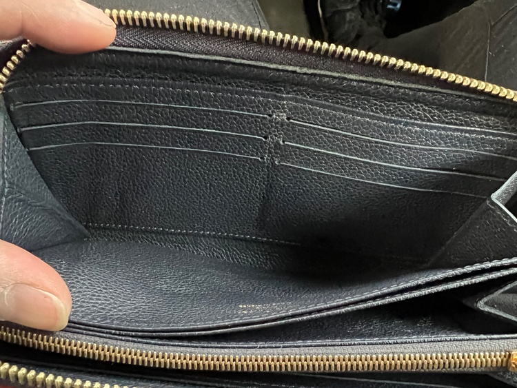 ルイヴィトン アンプラント ジッピーウォレット m62121（ブランド財布・小物）の商品画像 - 査定依頼日：2026年1月31日 - 最高査定価格：100,000円