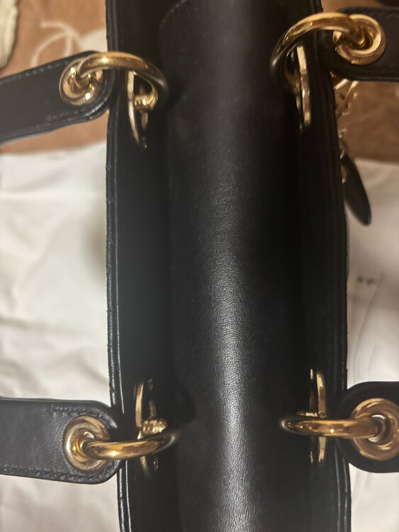 レディディオール（ブランド財布・小物）の商品画像 - 査定依頼日：2025年3月29日 - 最高査定価格：150,000円