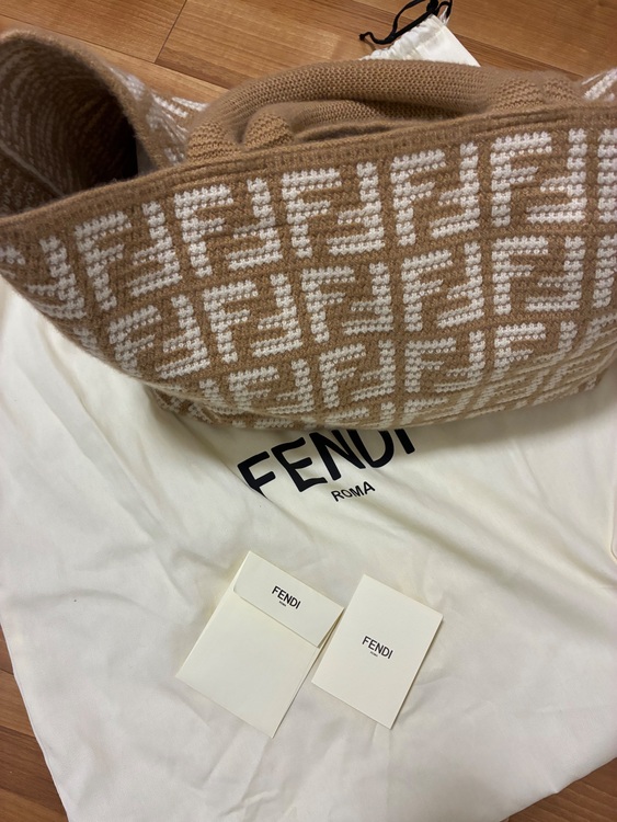 ショッパーバッグ　ラージ（ブランドバッグ）の商品画像 - 査定依頼日：2025年10月18日 - 最高査定価格：135,000円