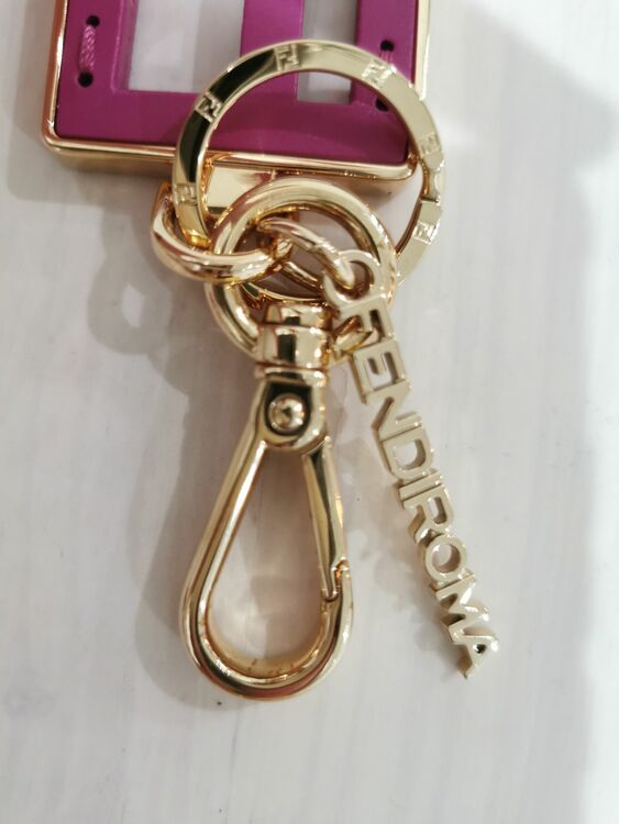 フェンディ  （ブランドバッグ）の商品画像 - 査定依頼日：2025年8月27日 - 最高査定価格：15,000円