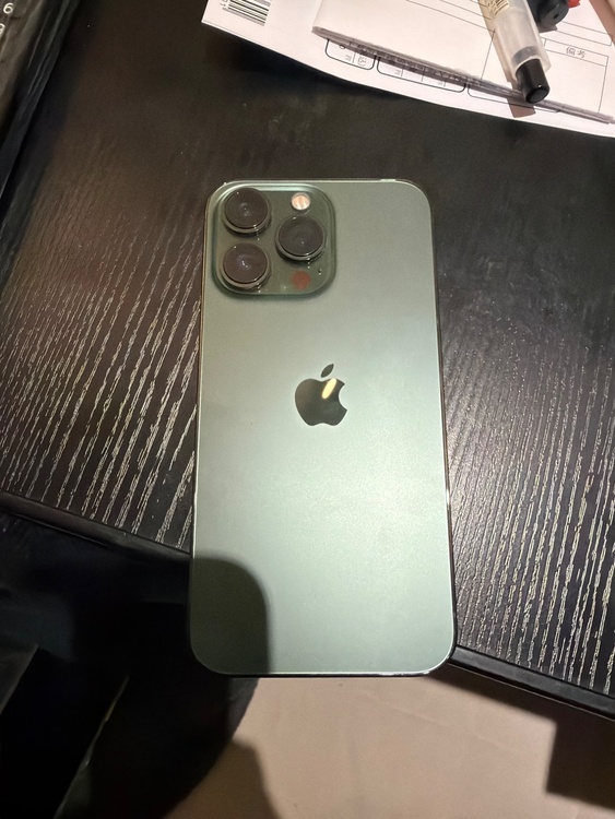 iPhone 13 256GB au（スマホ）の商品画像 - 査定依頼日：2026年4月6日 - 最高査定価格：45,000円