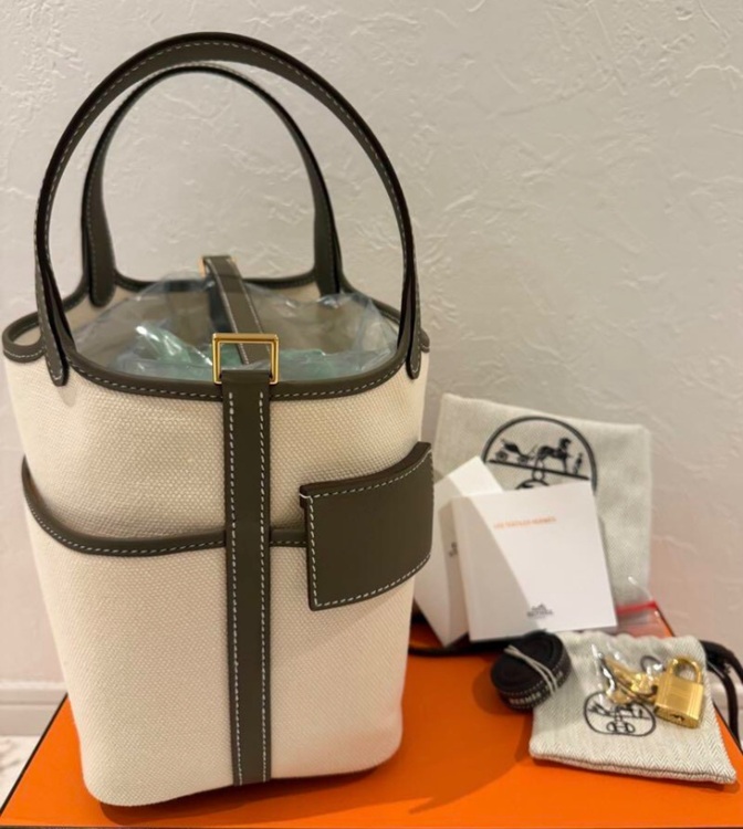 HERMES  ピコタンロック 18 PM カーゴポケット  エトープ (エトゥ（ブランドバッグ）の商品画像 - 査定依頼日：2025年10月3日 - 最高査定価格：500,000円