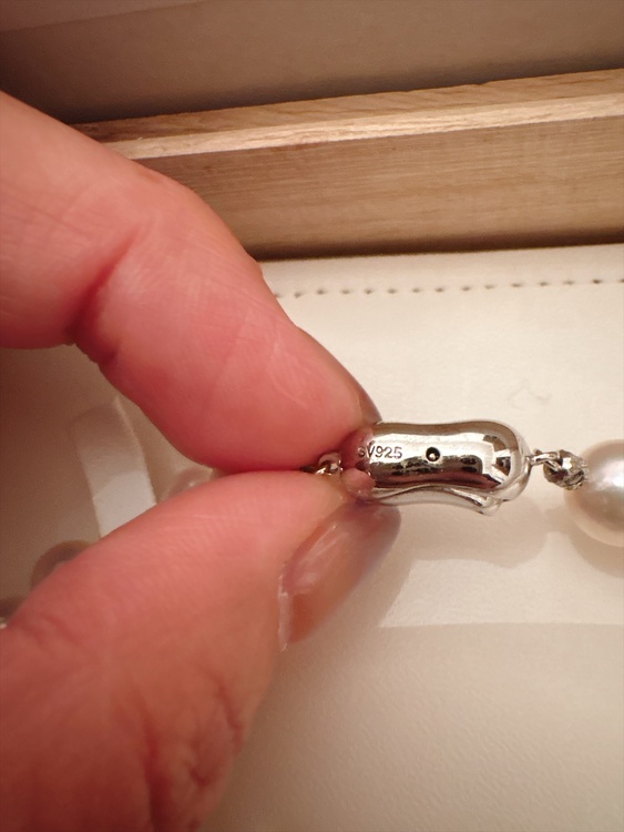 オーロラ花珠 アコヤ真珠 ネックレス 9.0～9.5mm 鑑別書付き（宝石）の商品画像 - 査定依頼日：2026年10月2日 - 最高査定価格：100,000円