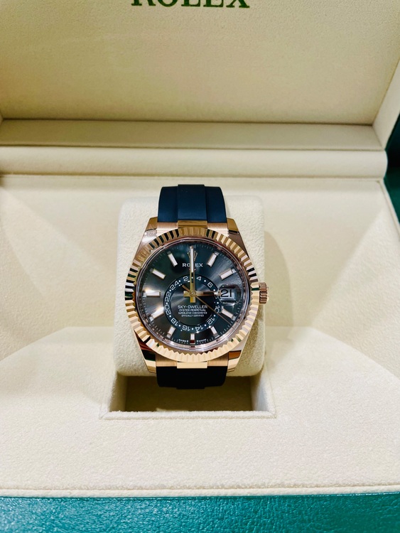 ロレックス スカイドゥエラー 336235（高級時計）の商品画像 - 査定依頼日：2025年6月23日 - 最高査定価格：6,200,000円