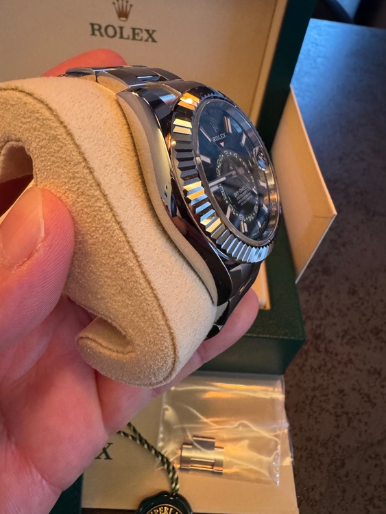 ロレックス スカイドゥエラー 33693（高級時計）の商品画像 - 査定依頼日：2025年6月16日 - 最高査定価格：3,450,000円