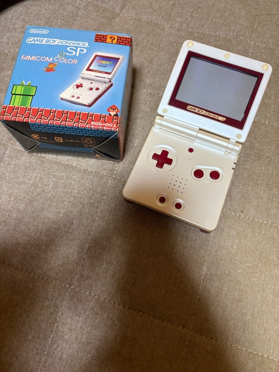 GAME BOY ADVANCE SP FAMICOM COLOR（ゲーム機本体・ゲームソフト）の商品画像 - 査定依頼日：2026年7月13日 - 最高査定価格：3,000円