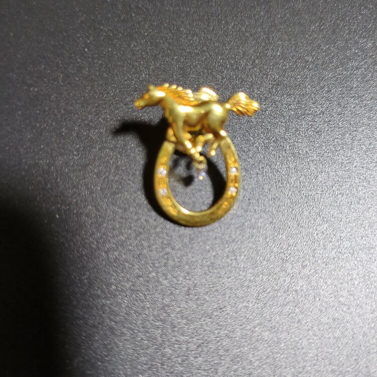 ピンバッチ（金・貴金属）の商品画像 - 査定依頼日：2026年3月5日 - 最高査定価格：60,000円