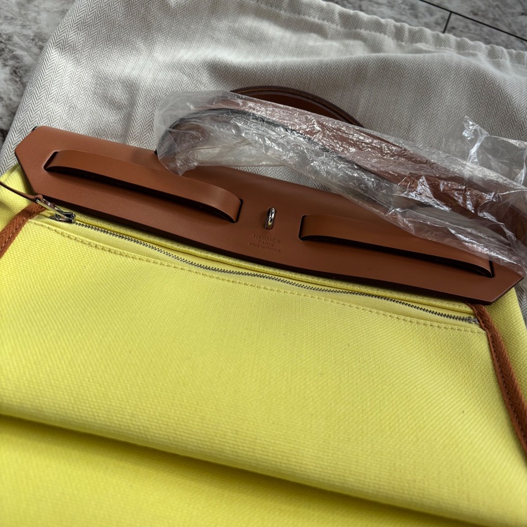 エールバックジップ31（ブランドバッグ）の商品画像 - 査定依頼日：2026年1月10日 - 最高査定価格：350,000円