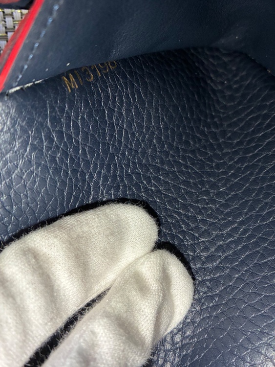 ルイヴィトンポルトフォイユカプシーヌ（ブランド財布・小物）の商品画像 - 査定依頼日：2026年2月4日 - 最高査定価格：100,000円