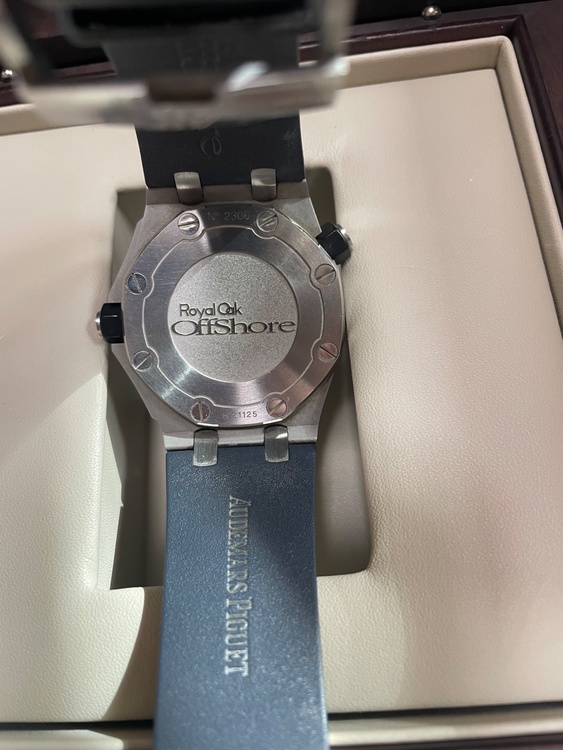 オーデマピゲ ロイヤルオークオフショア 1570（高級時計）の商品画像 - 査定依頼日：2026年2月19日 - 最高査定価格：2,550,000円
