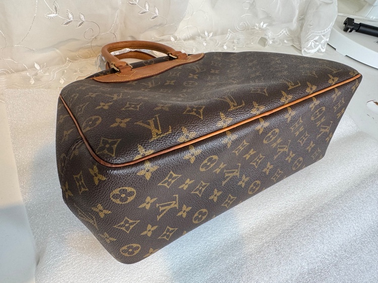 ルイヴィトンモノグラムドーヴィル（ブランドバッグ）の商品画像 - 査定依頼日：2026年4月14日 - 最高査定価格：100,000円