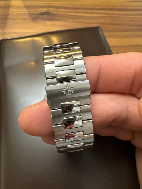 パテックフィリップ ノーチラス 5712/1a（高級時計）の商品画像 - 査定依頼日：2025年3月27日 - 最高査定価格：15,200,000円