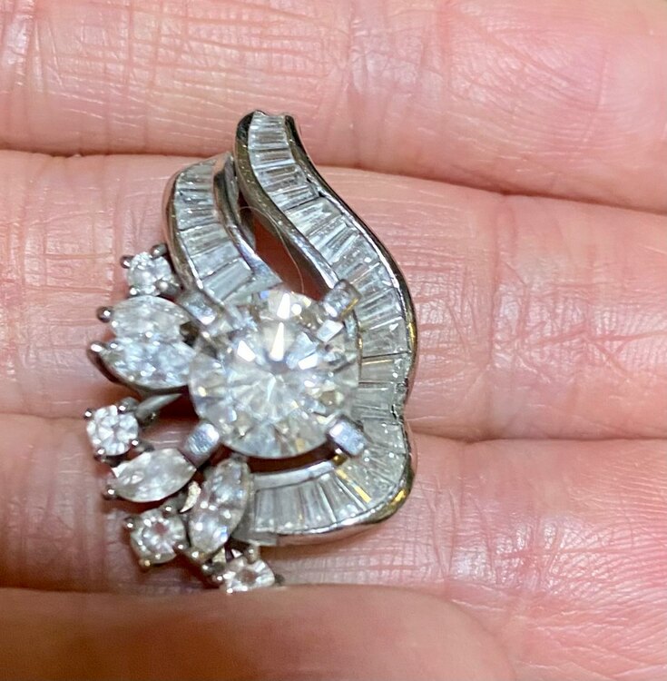 ダイヤ2.2かラットペンダントトップ（金・貴金属）の商品画像 - 査定依頼日：2025年1月6日 - 最高査定価格：2,000,000円