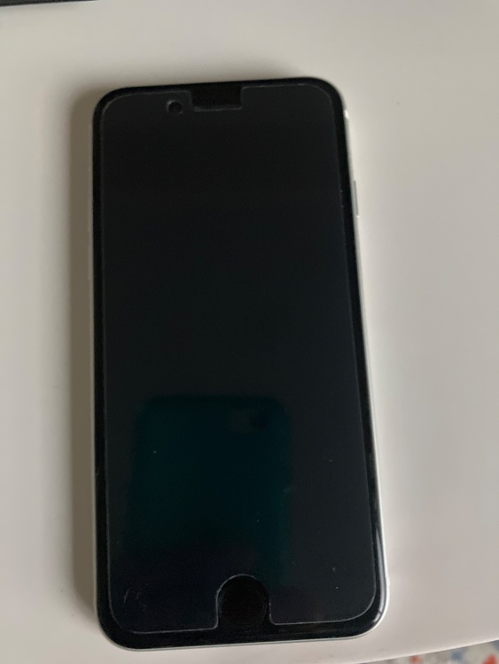 iPhone SE (第 2 世代) 128GB SIMフリー（スマホ）の商品画像 - 査定依頼日：2026年3月10日 - 最高査定価格：15,000円