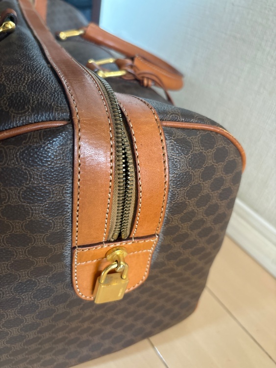 セリーヌ  （ブランドバッグ）の商品画像 - 査定依頼日：2026年4月5日 - 最高査定価格：16,000円