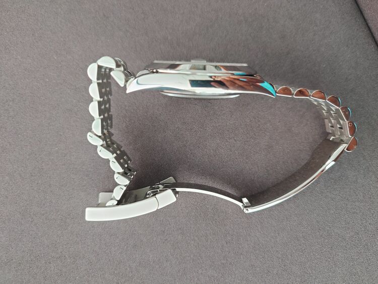 ロレックス デイトジャスト 126300（高級時計）の商品画像 - 査定依頼日：2025年7月28日 - 最高査定価格：1,500,000円