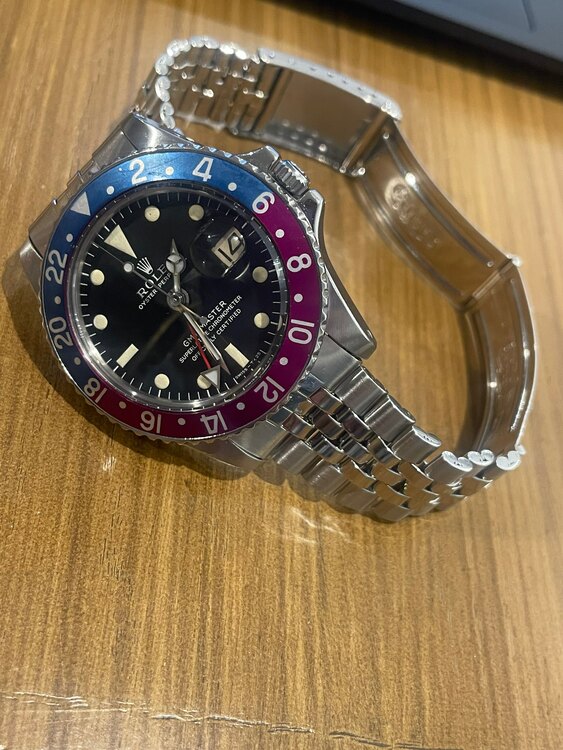 Rolex GMTマスター（高級時計）の商品画像 - 査定依頼日：2025年3月14日 - 最高査定価格：2,000,000円