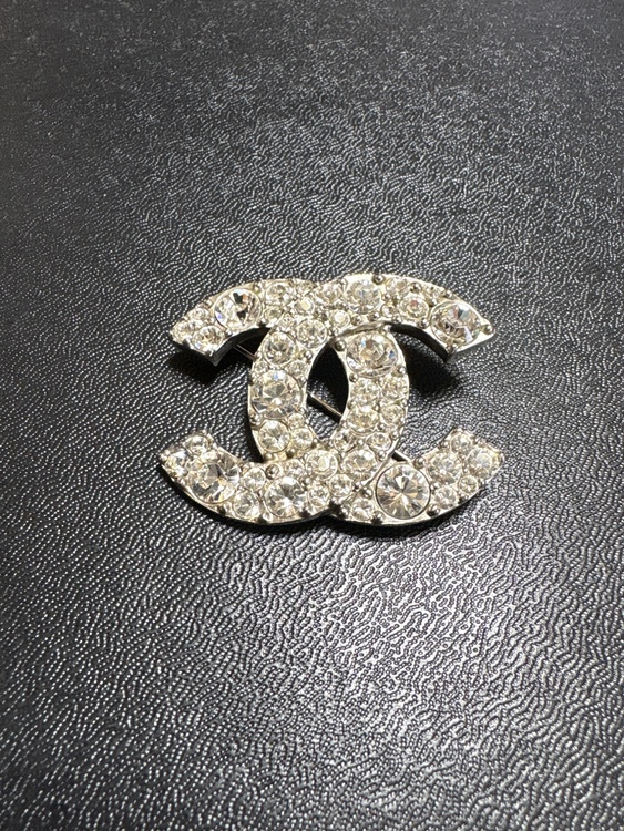 ブローチ（ブランド財布・小物）の商品画像 - 査定依頼日：2026年2月7日 - 最高査定価格：30,000円