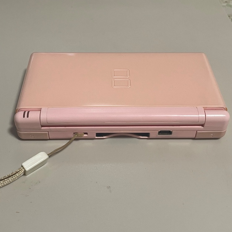 ニンテンドー DS Lite ノーブルピンク（ゲーム機本体・ゲームソフト）の商品画像 - 査定依頼日：2025年8月17日 - 最高査定価格：1,800円