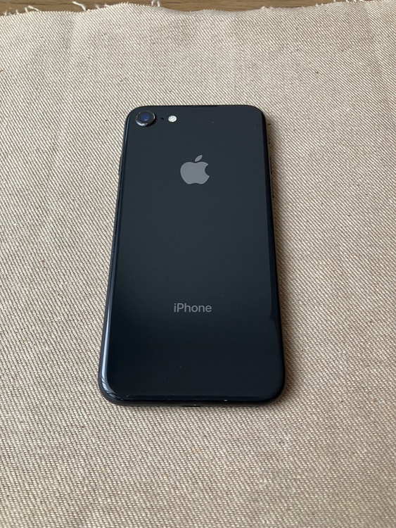 iPhone iPhone8 64GB docomo（スマホ）の商品画像 - 査定依頼日：2026年6月7日 - 最高査定価格：3,500円