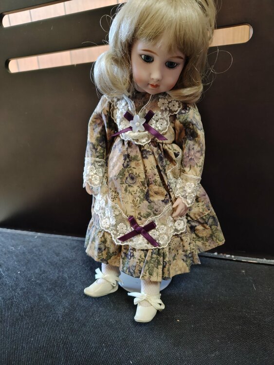 ビスクドール（美術品・骨董品）の商品画像 - 査定依頼日：2026年3月16日 - 最高査定価格：3,000円