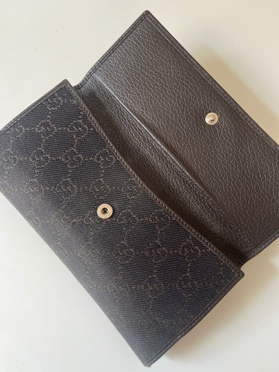 財布（ブランド財布・小物）の商品画像 - 査定依頼日：2025年5月7日 - 最高査定価格：4,000円