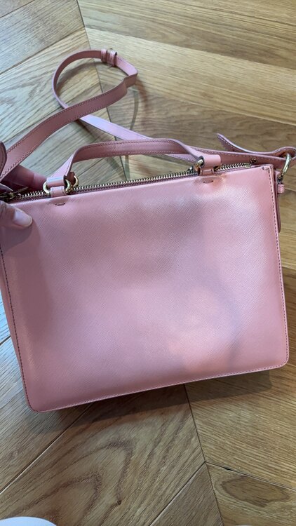 フェラガモ  （ブランドバッグ）の商品画像 - 査定依頼日：2025年2月20日 - 最高査定価格：15,000円