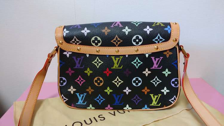 ソローニュ（ブランドバッグ）の商品画像 - 査定依頼日：2022年8月14日 - 最高査定価格：150,000円