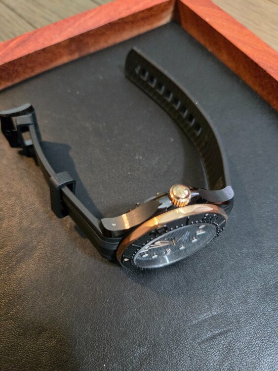 オメガ シーマスター 210.62.44.20.01.001（高級時計）の商品画像 - 査定依頼日：2025年12月27日 - 最高査定価格：1,180,000円