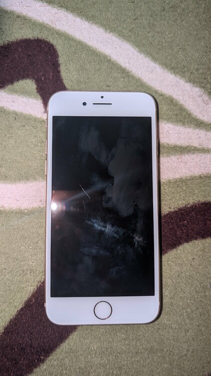iPhone iPhone8 64GB au（スマホ）の商品画像 - 査定依頼日：2026年10月8日 - 最高査定価格：2,000円