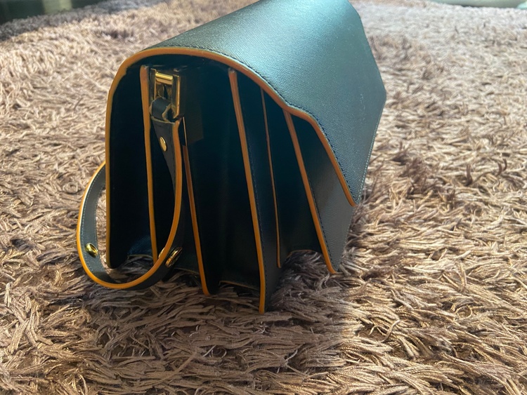 その他 その他 （ブランドバッグ）の商品画像 - 査定依頼日：2026年4月6日 - 最高査定価格：35,000円